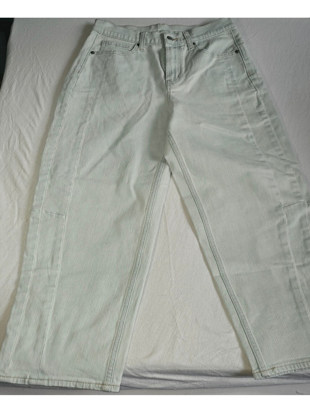 Old Navy light whitewash wide leg jeans, size 6p
